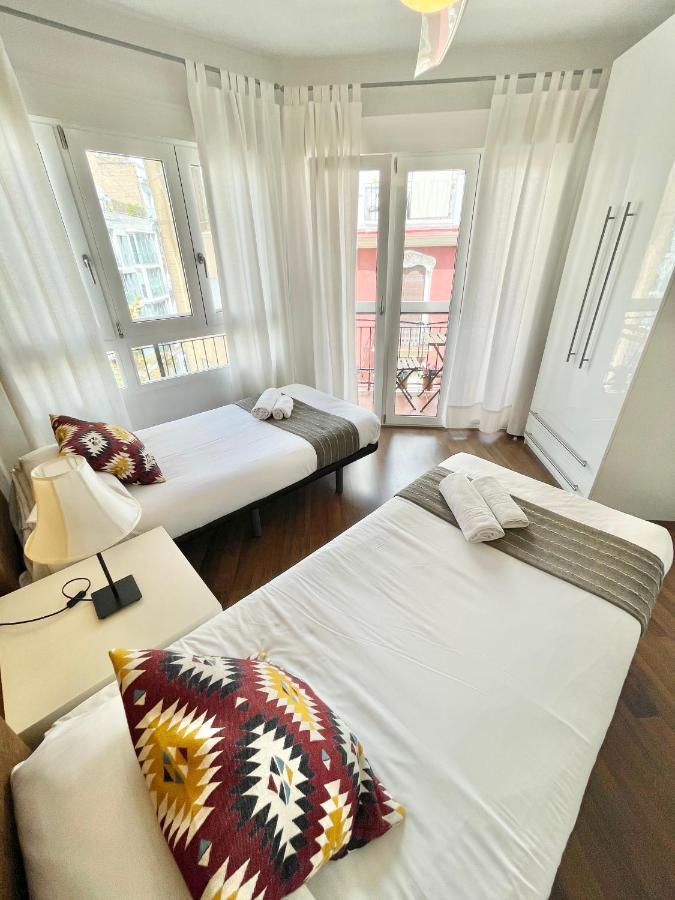 Apartamentos Sevilla บาเลนเซีย ภายนอก รูปภาพ